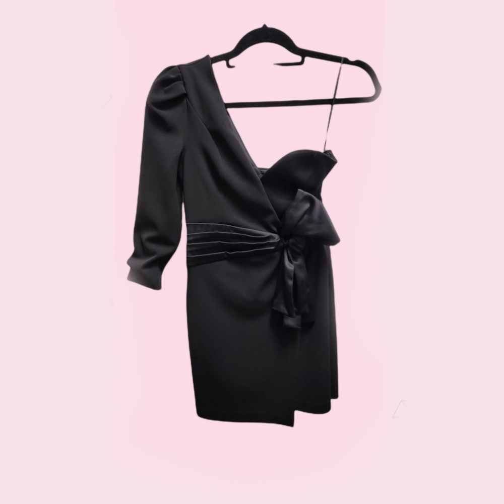 One shoulder dress